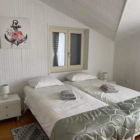 Sea Joy בית הארחה